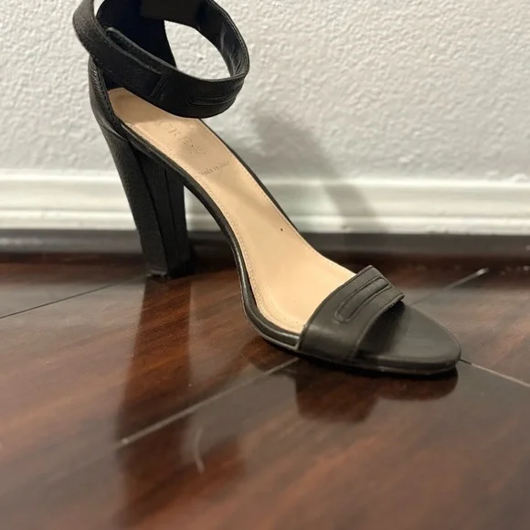 J Crew Sleek Black Chunky Heel Sandals with Ankle Strap​​ - Picture 4 of 10